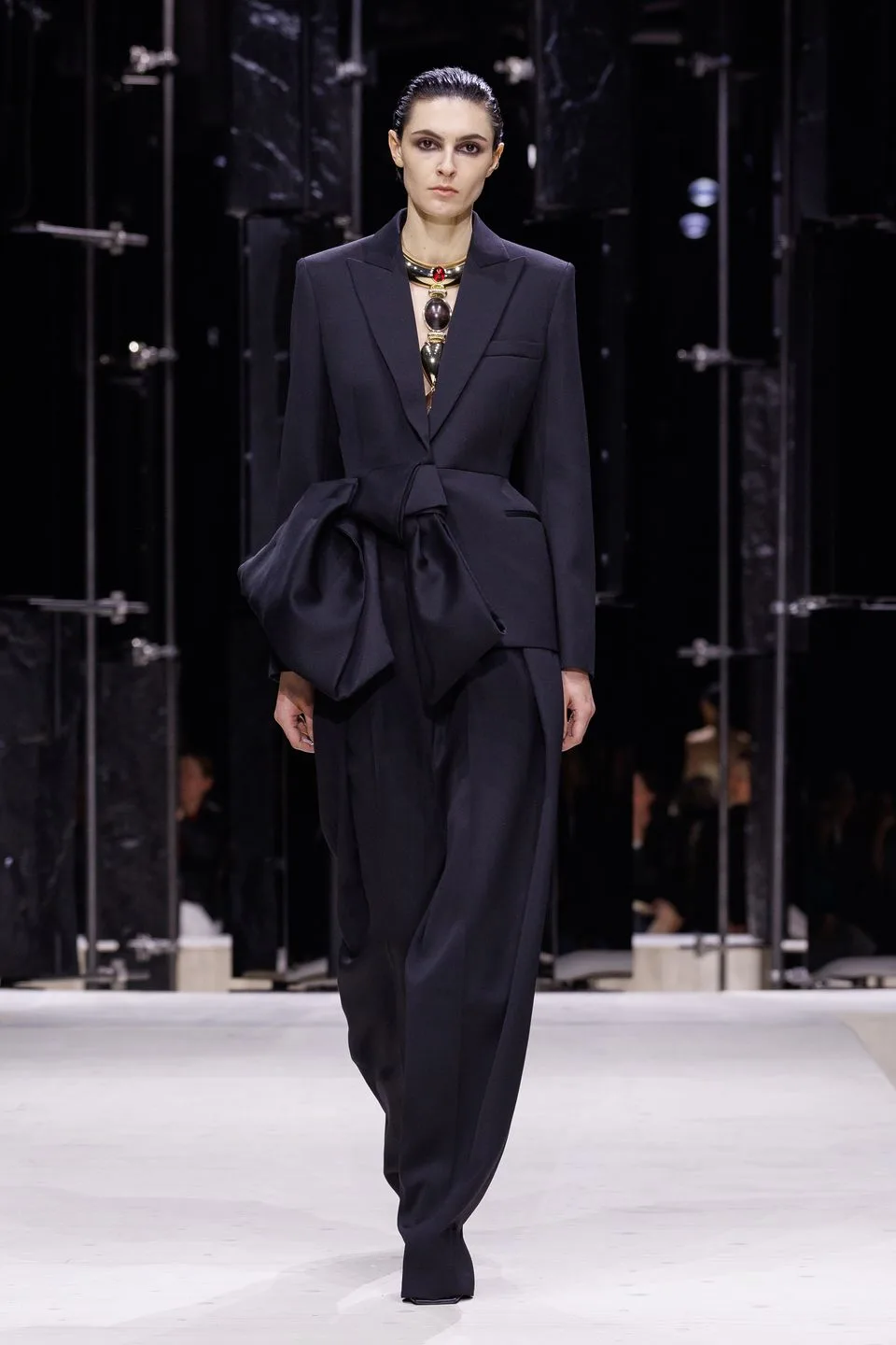 BST Givenchy Thu-Đông 2026