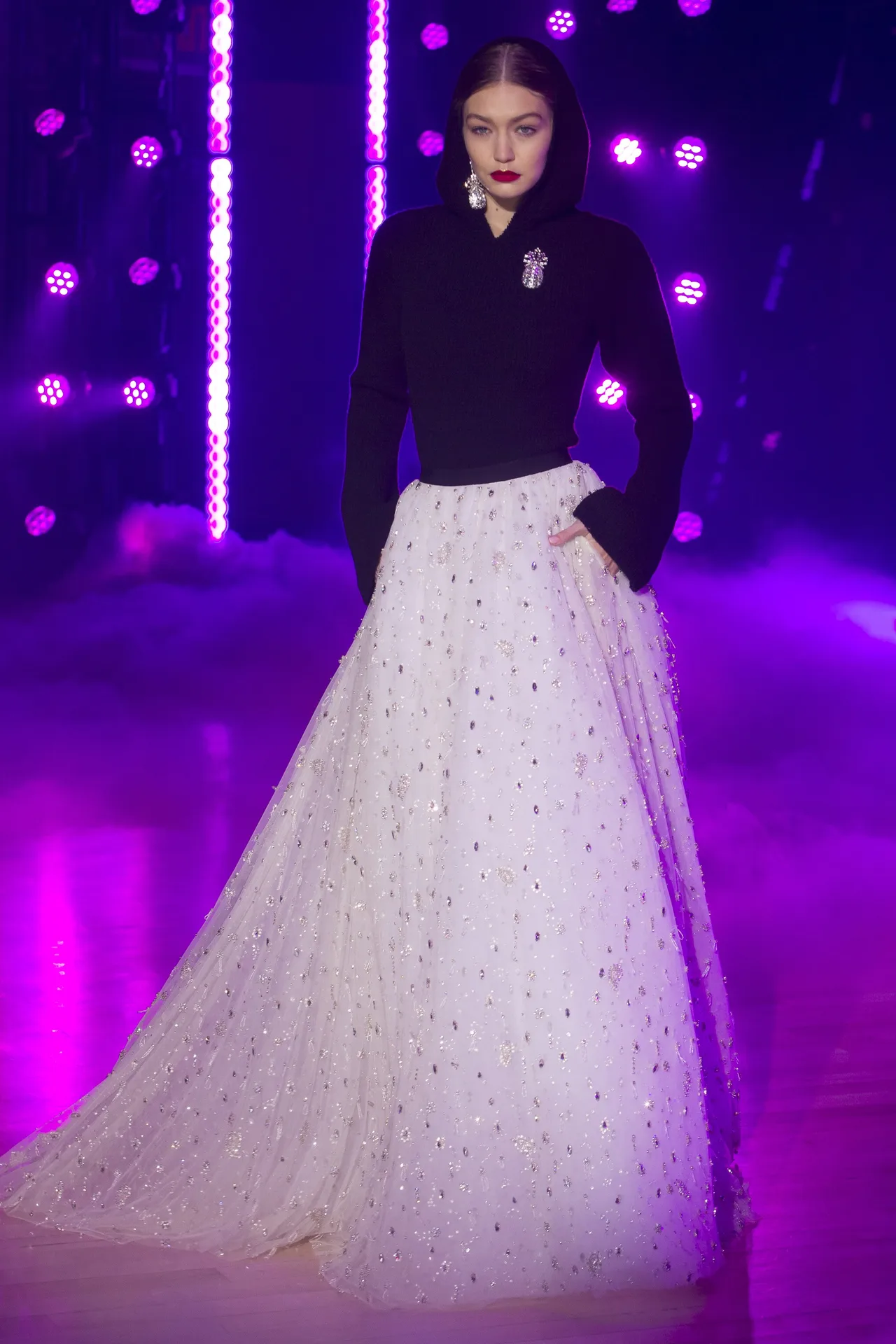 Những người mẫu trẻ đang "thống lĩnh" các sàn runway tại Tuần lễ thời trang New York 2018 10 Những người mẫu trẻ đang "thống lĩnh" các sàn runway tại Tuần lễ thời trang New York 2018 10