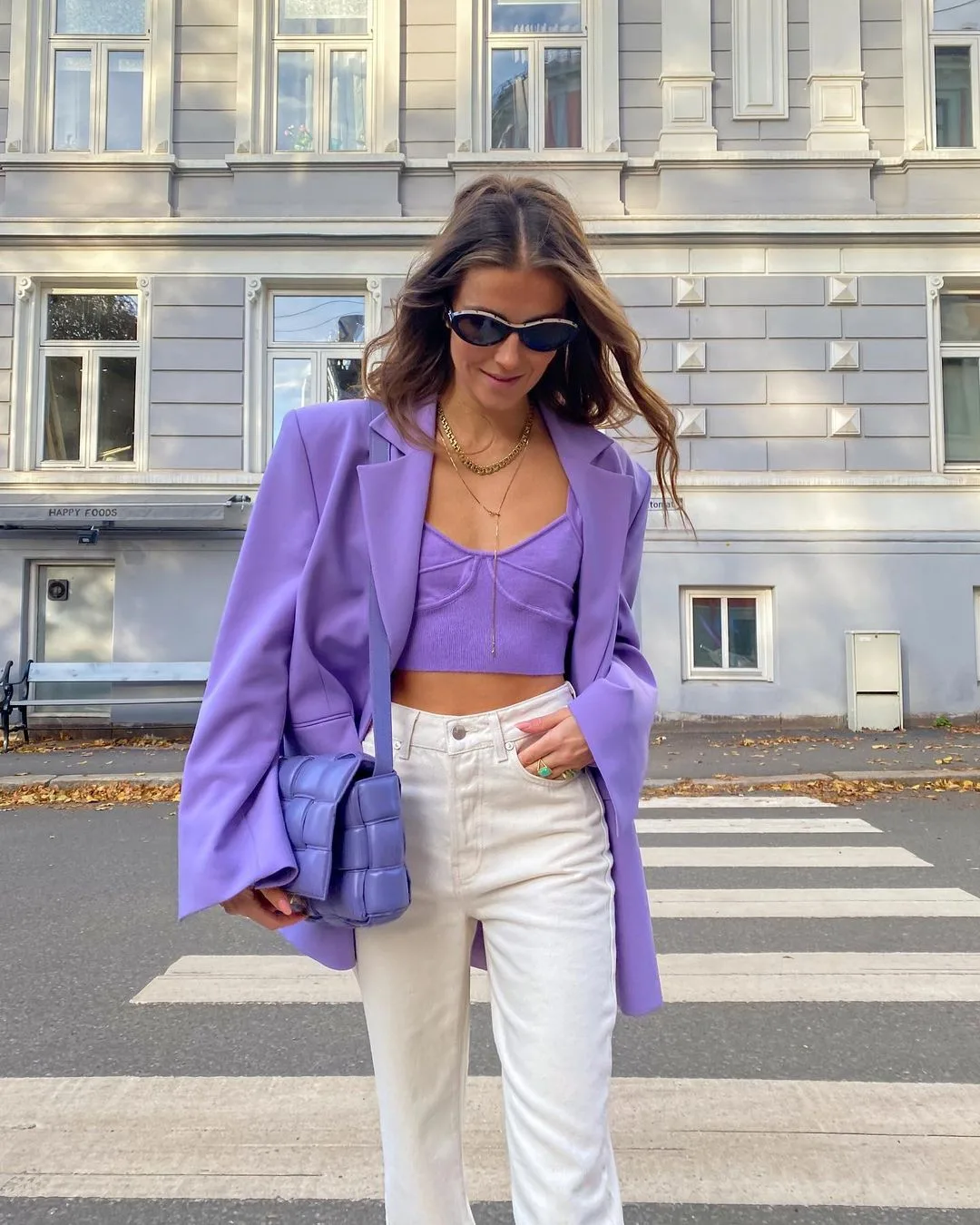 blazer và croptop màu tím