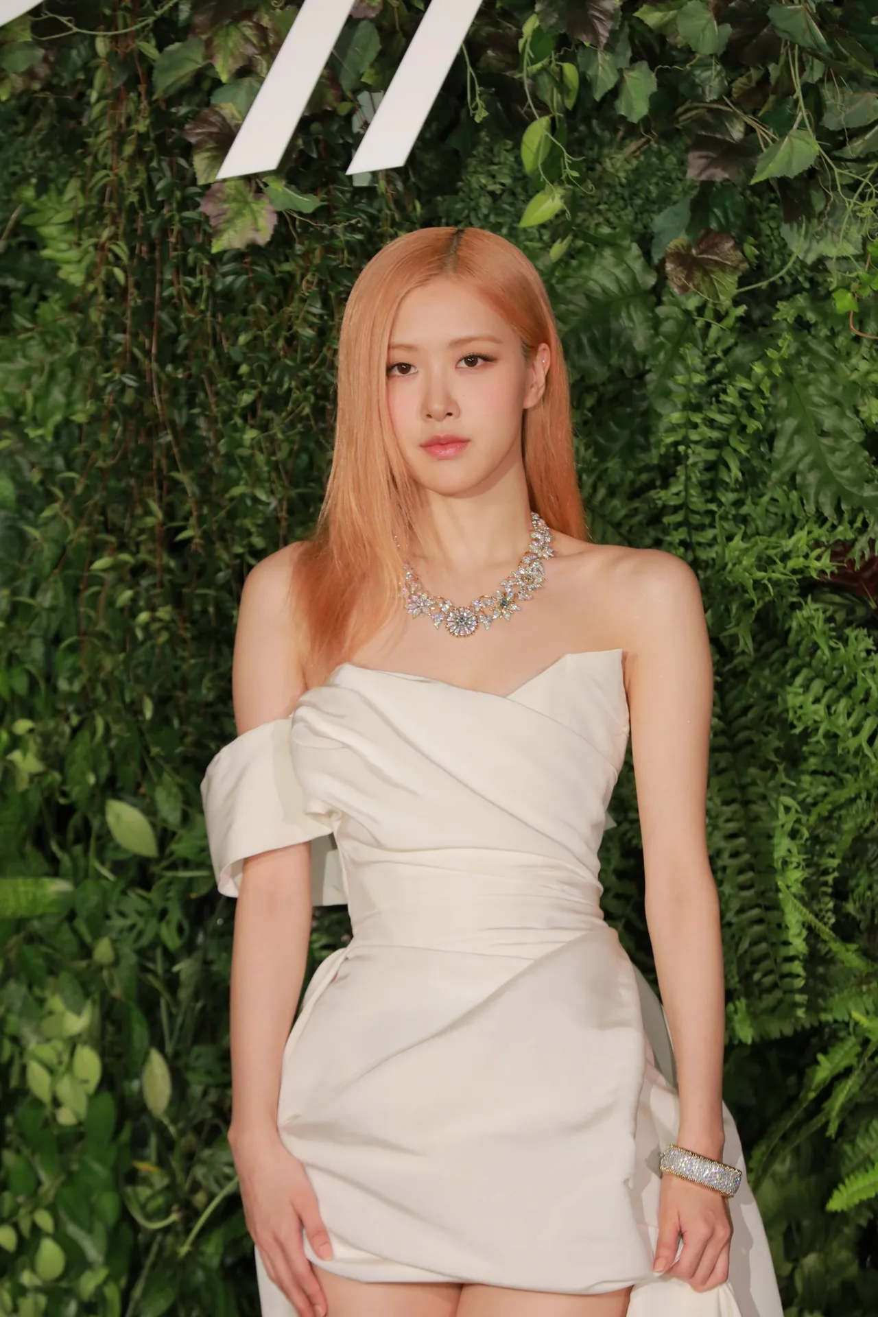 Rose diện trang sức Tiffany & Co