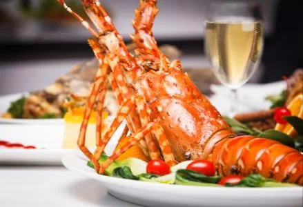 Tân hưởng buổi trưa Chủ Nhật tại nhà hàng Saigon Café bằng một bữa tiệc đầm ấm dành cho các bé cùng bố mẹ và gia đình thân yêu với nhiều hoạt động thú vị và vô vàng sự lựa chọn cho các món khoái khẩu.
