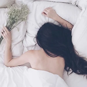 Đi tìm những loại tinh dầu thiên nhiên giúp bạn thư giãn và ngủ ngon hơn