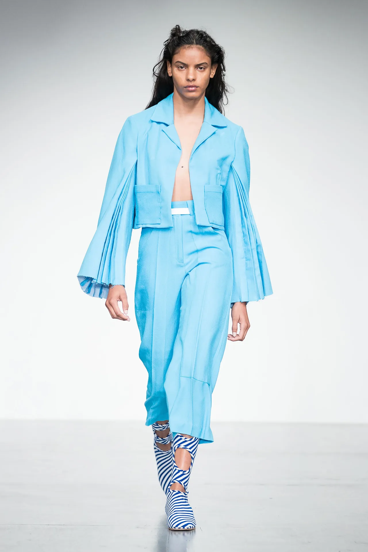 Một số bộ sưu tập nổi bật trong ngày thứ 2 LFW Spring 2018