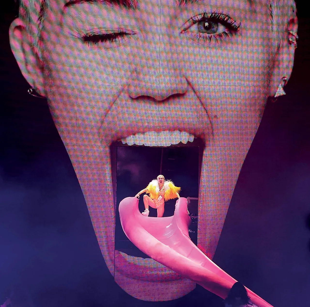 Es Devlin thiết kế sân khấu Bangerz Tour Miley Es Devlin thiết kế sân khấu Bangerz Tour Miley