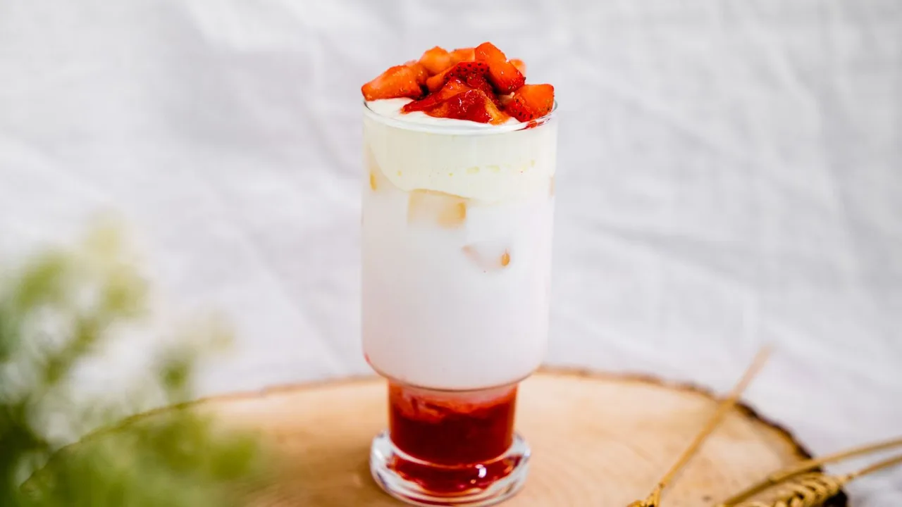 Latte dâu phô mai tự làm tại nhà