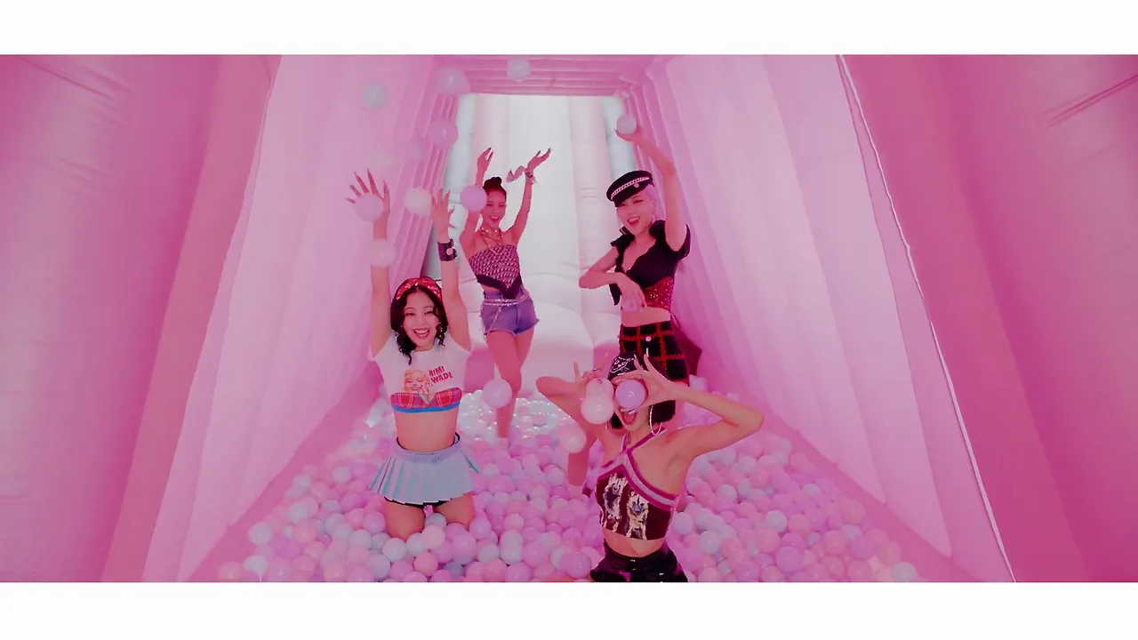 blackpink mặc trang phục phong cách high teen trong mv ice cream