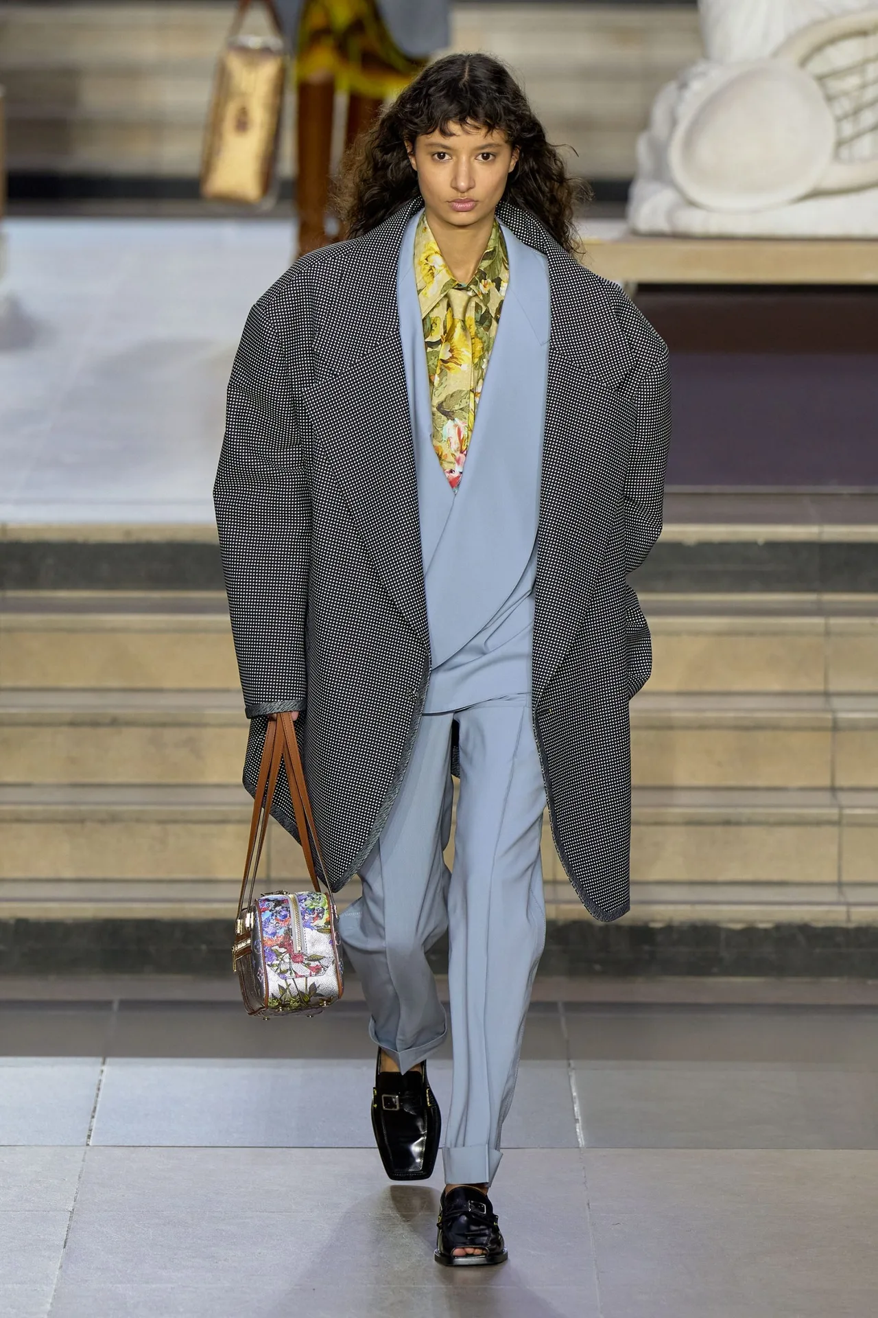 Louis Vuitton Thu Đông 2022 look 29