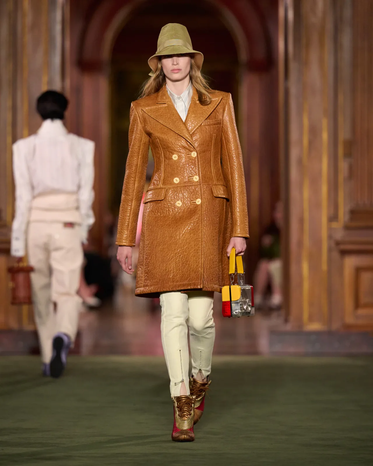 WOMEN_CRUISE_2027_Look_09