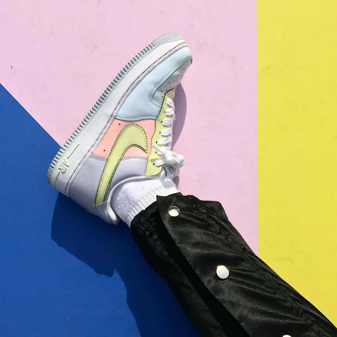Những cô nàng sở hữu tủ giày sneaker trong mơ của mọi cô gái Những cô nàng sở hữu tủ giày sneaker trong mơ của mọi cô gái