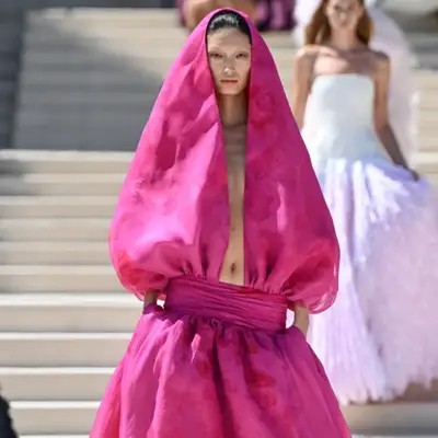 Balenciaga Haute Couture Thu-Đông 2026: Những sắc màu tỉnh giấc