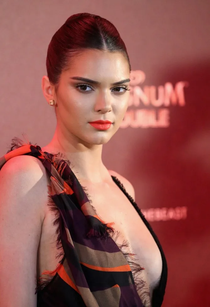 Kendall Jenner đã trưởng thành và quyến rũ hơn rất nhiều