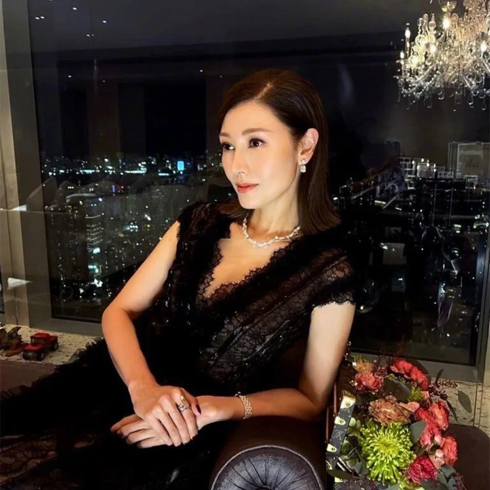 Lý Gia Hân mang đầm đen