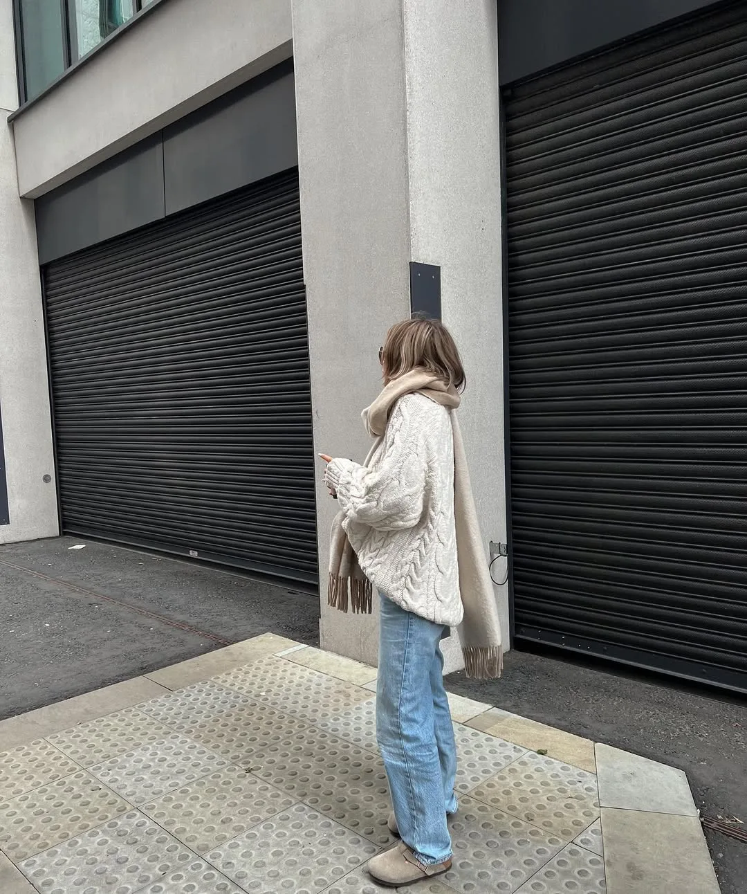Mom Jeans kết hợp cùng giày