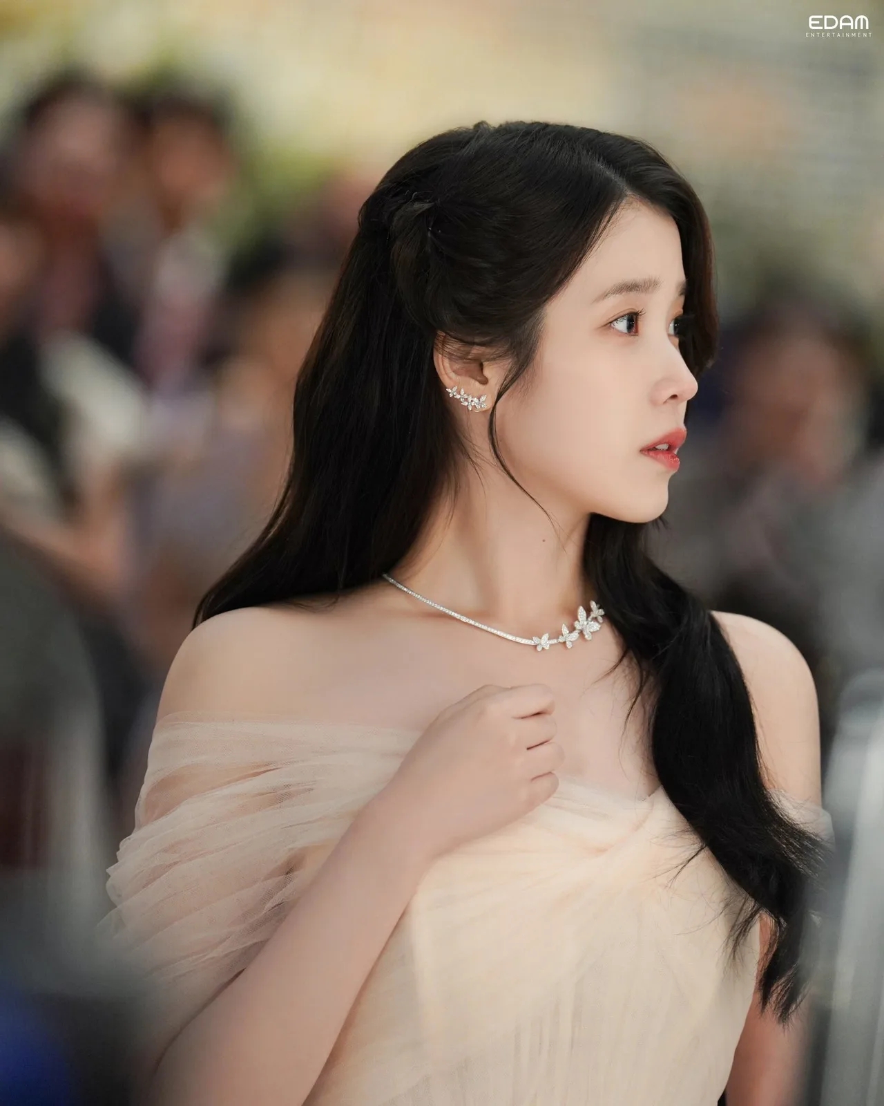 ELLE-PHONG-CACH-THOI-TRANG-IU-PERFECT-CROWN-PHIM00016