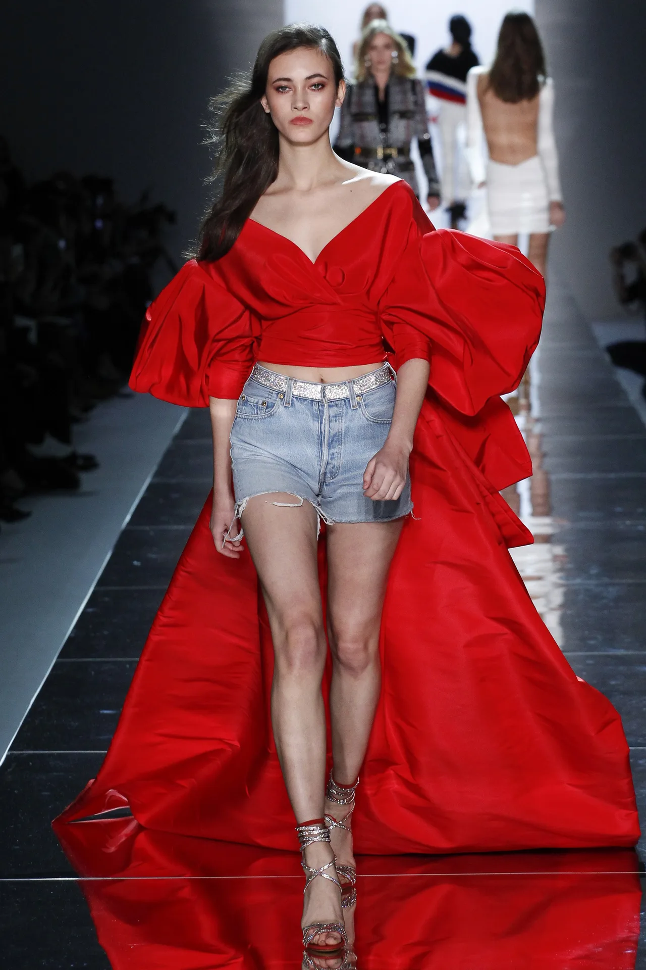 Những BST nổi bật tại tuần lễ Haute Couture Xuân-Hè 2017 - ELLE VN