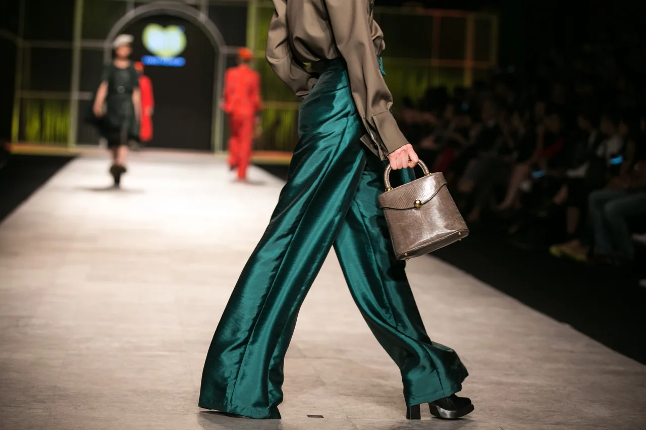 I HATE FASHION thả “Ký ức những mùa đông cũ kỹ” vào BST Thu-Đông 2016 tại VIFW - ELLE VN