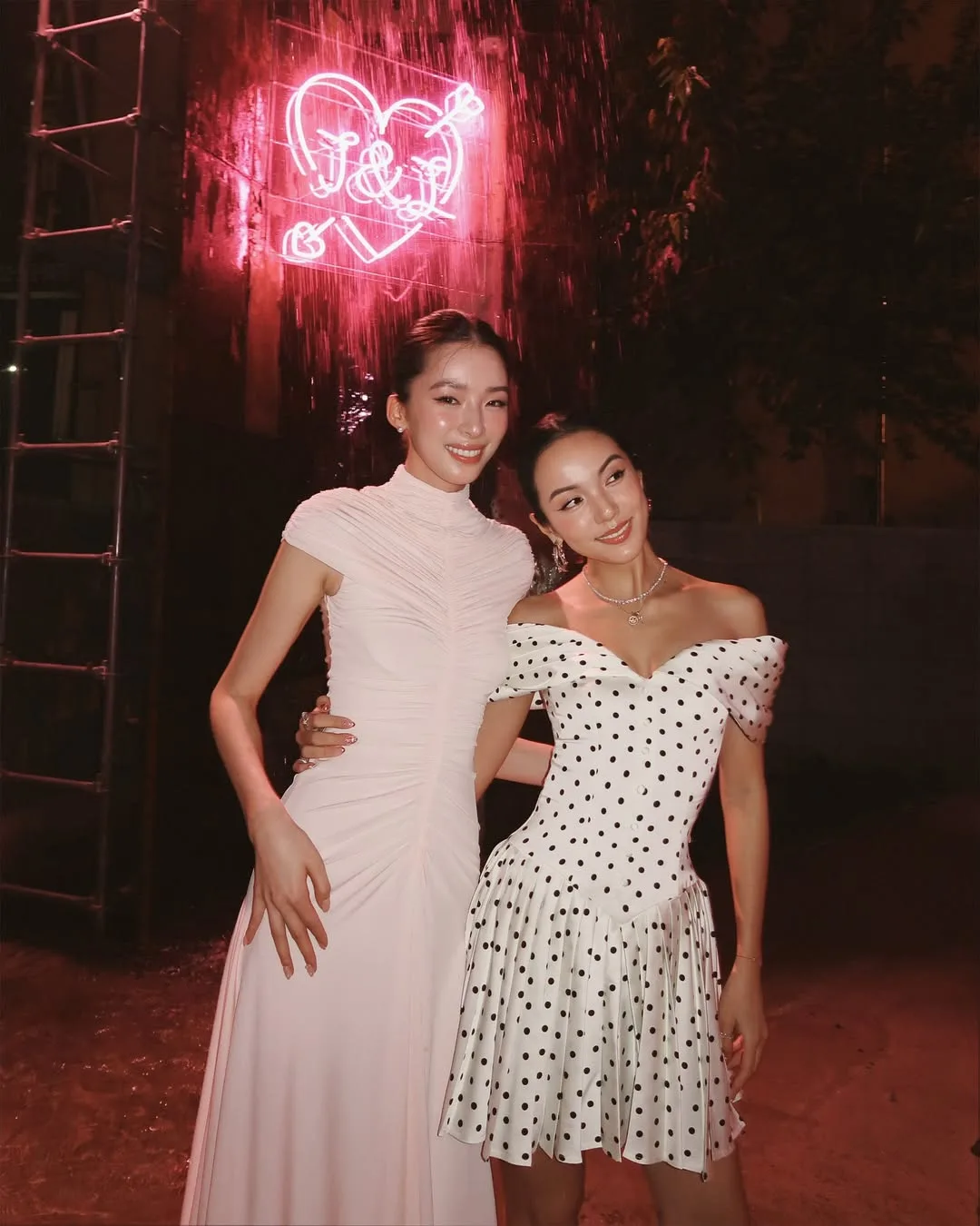 Váy Alaia của Irene Kim