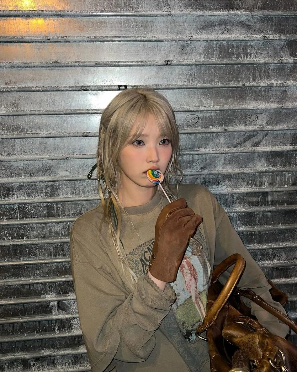 IU cam keo mut