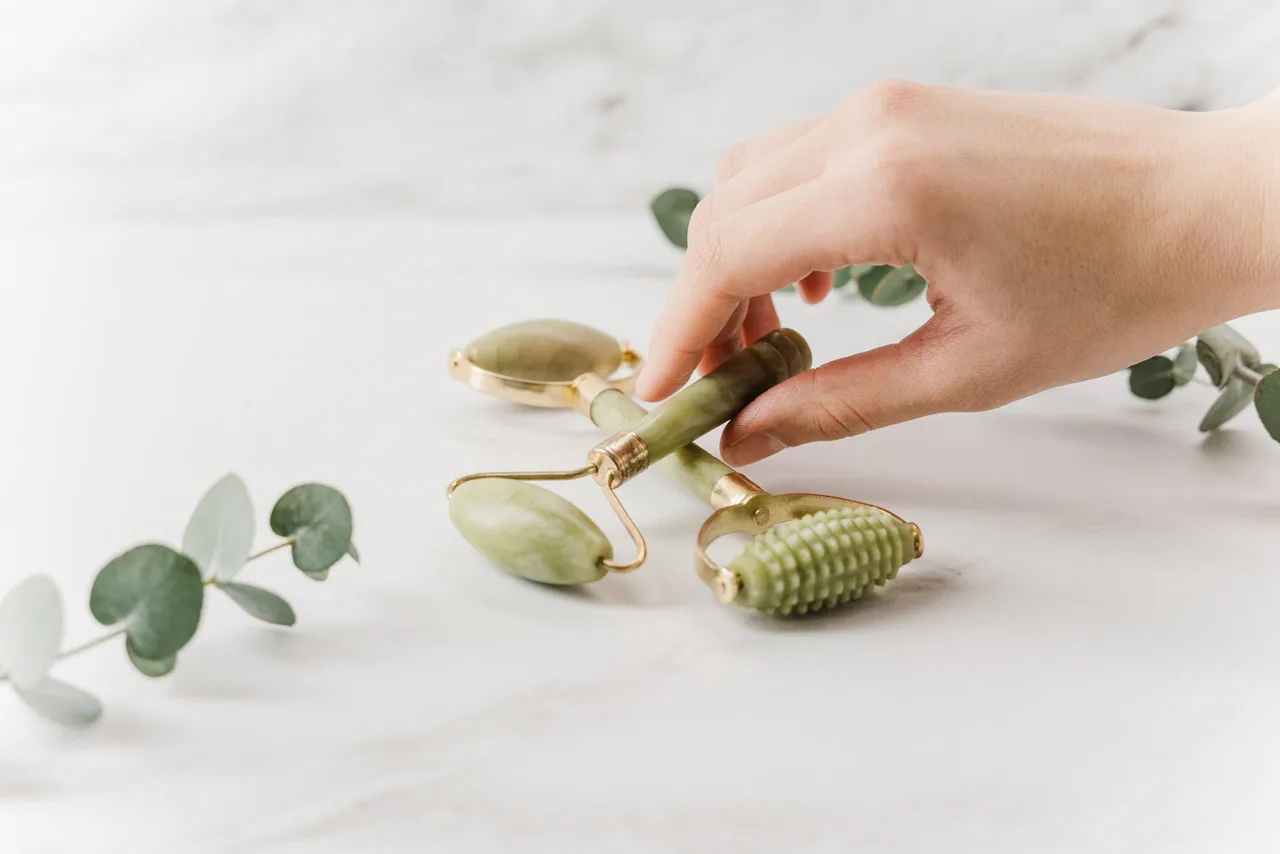 con lăn massage mắt