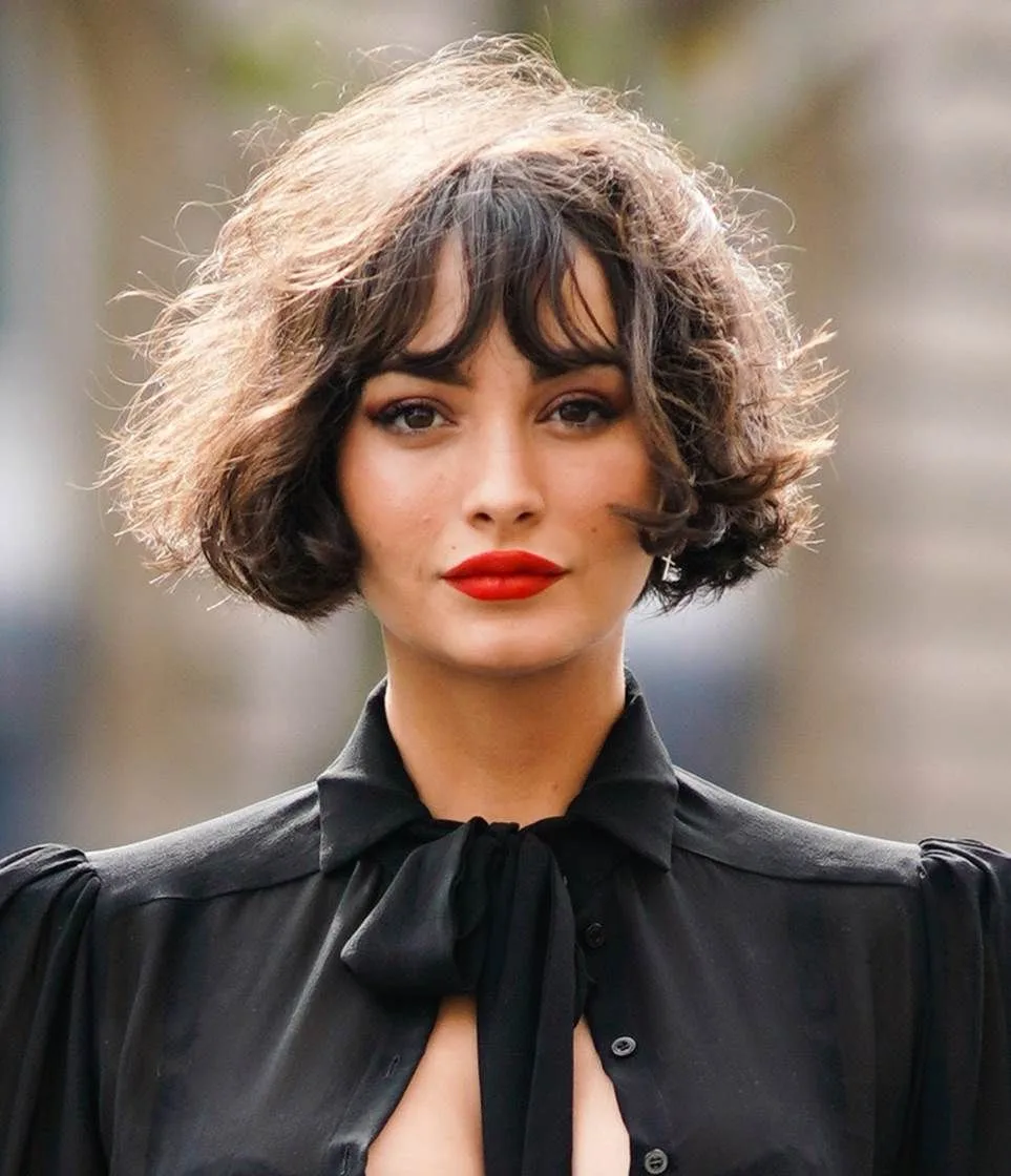 Kiểu tóc bob xoăn ngắn như quý cô Paris