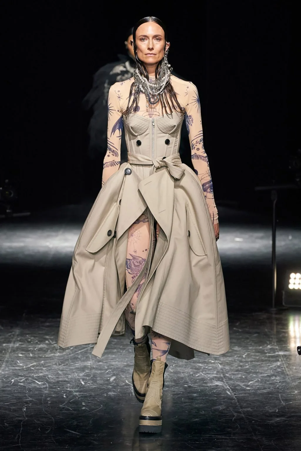 haute couture của thương hiệu Jean Paul Thương hiệu Jean Paul Gaultier và Sacai
