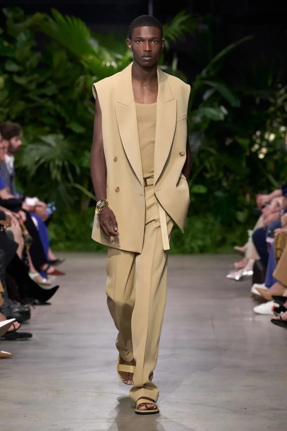 MK xuân hè 2023 look 27