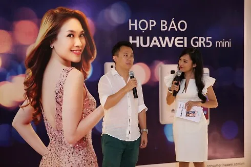 Điện thoại Huawei chính thức ra mắt smartphone GR5 Mini - điện thoại dành cho giới trẻ - Ông Shawn Shu phát biểu tại sự kiện.