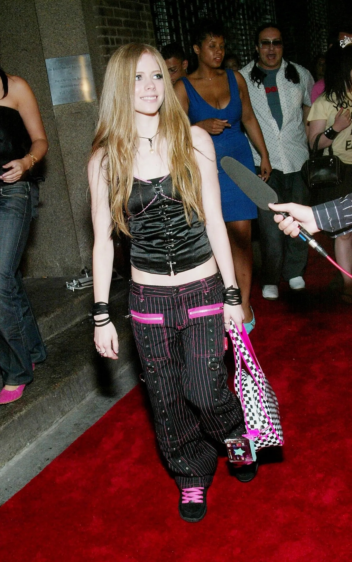 người dẫn đầu phong cách emo avril lavigne