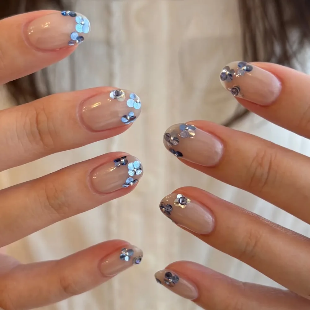 mẫu nail với hoa xinh