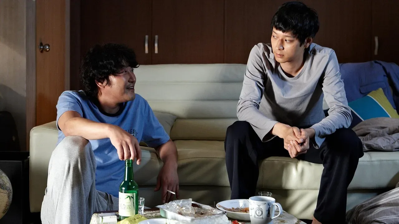 kang dong won trong phim Secret Reunion