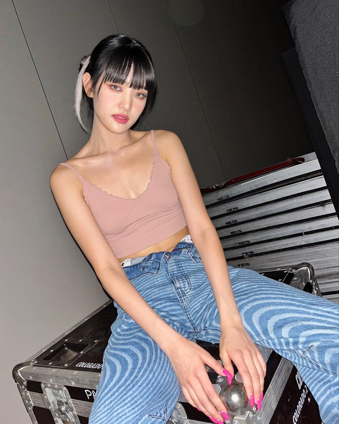 Minnie diện item không cài khuy
