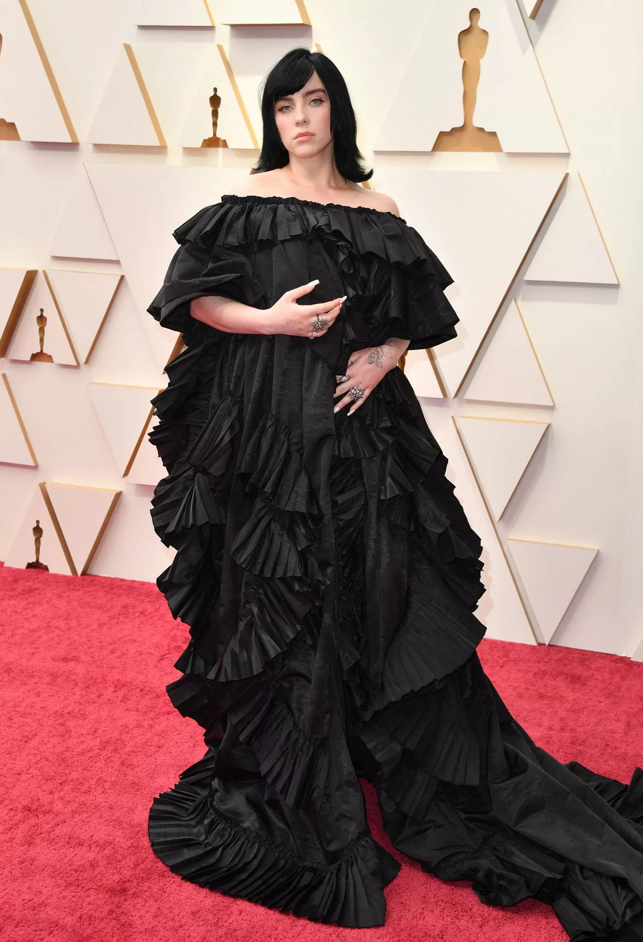 Billie Eilish trên thảm đỏ oscar 2022