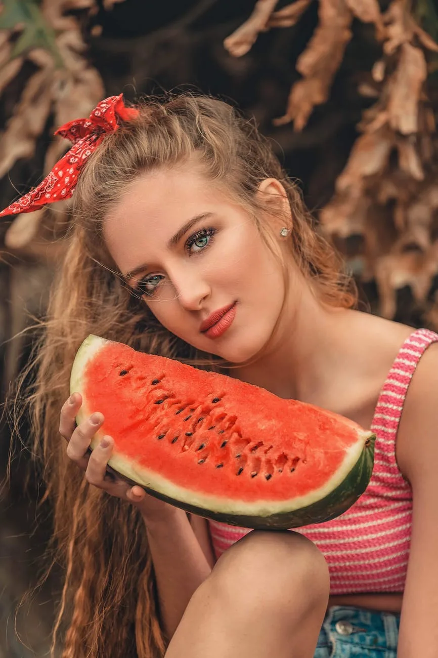 Bí quyết dưỡng da-Cô gái cột tóc.