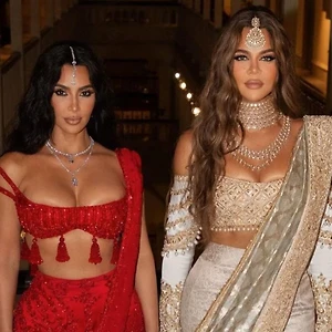 Kim Kardashian diện trang phục truyền thống Ấn Độ dự lễ cưới xa hoa