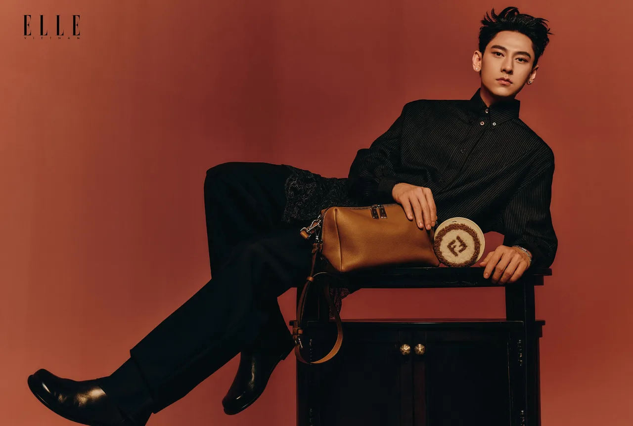 Isaac diện phụ kiện Fendi