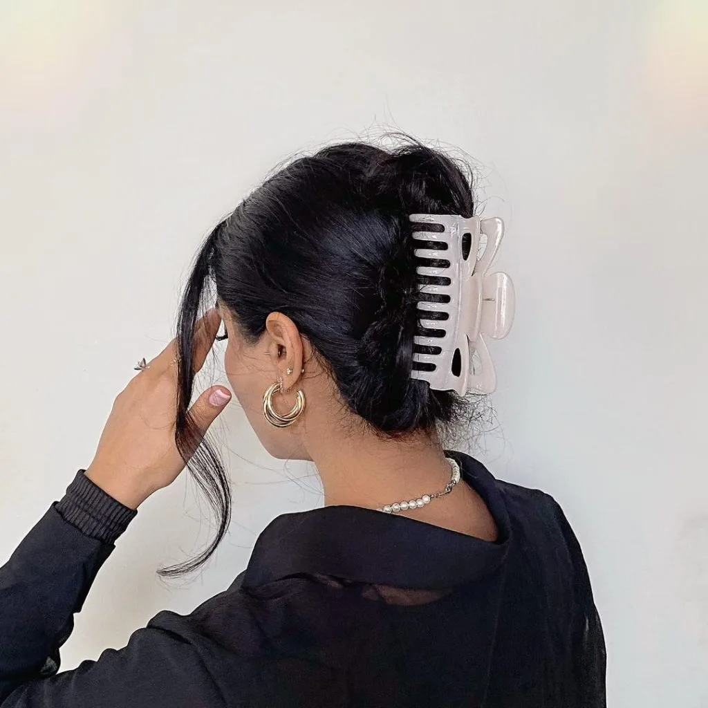 Kiểu tóc với kẹp Claw Clip. Xu hướng làm đẹp với kẹp Claw Clip.