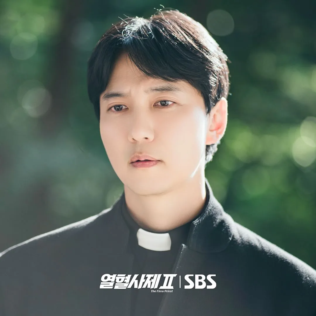 sbsdrama.official thời trang phim linh mục nhiệt huyết