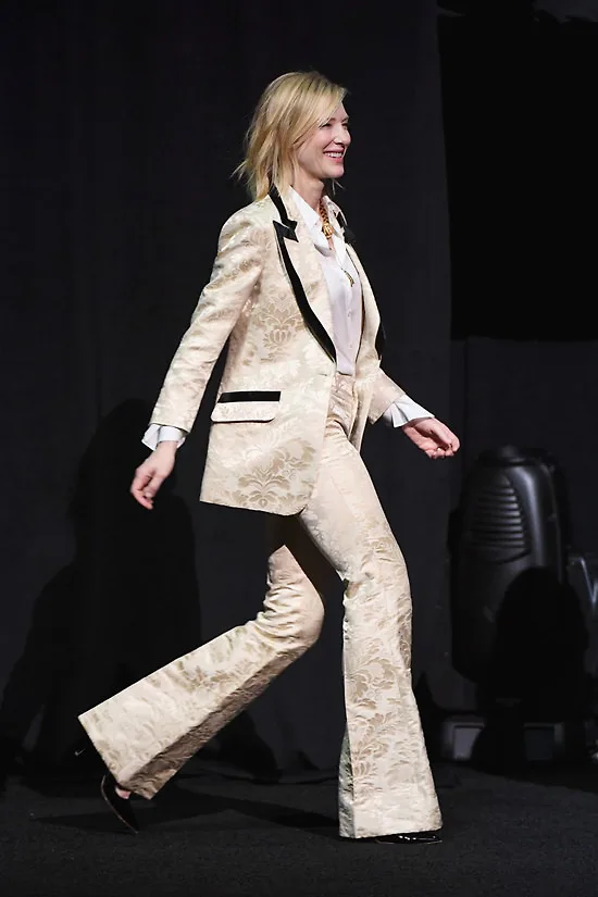cate blanchett mặc suit tại công chiếu phim