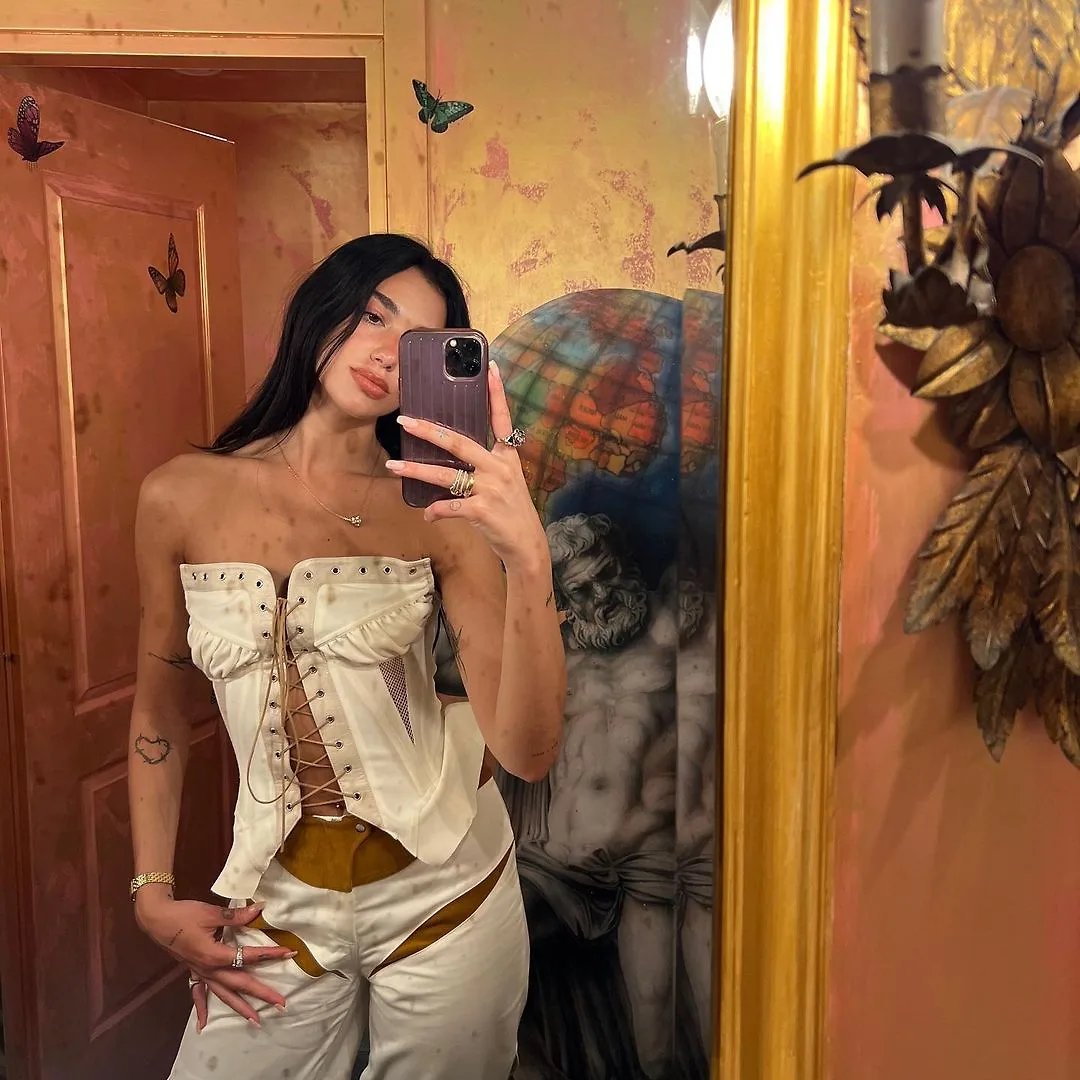 dua lipa diện áo corset