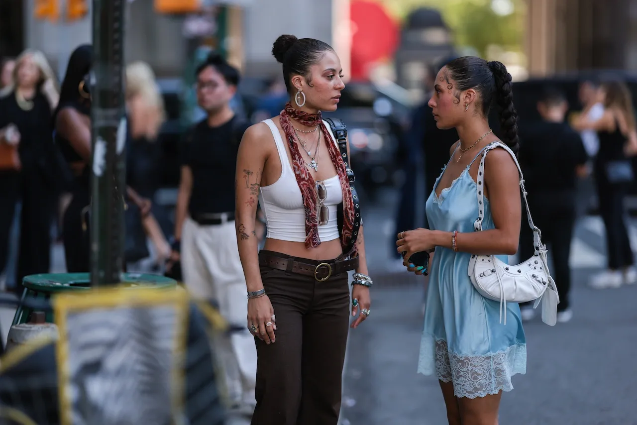 khăn choàng mỏng Street Style 2023 05