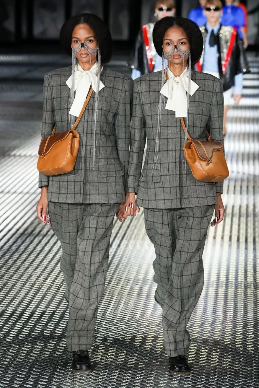 GG xuân hè 2023 look 59