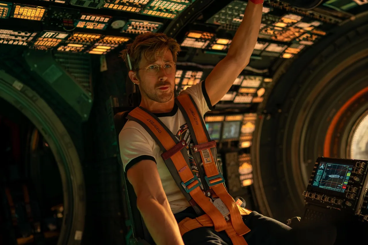 Ryan Gosling vào vai giáo viên khoa học Ryland Grace trong Project Hail Mary