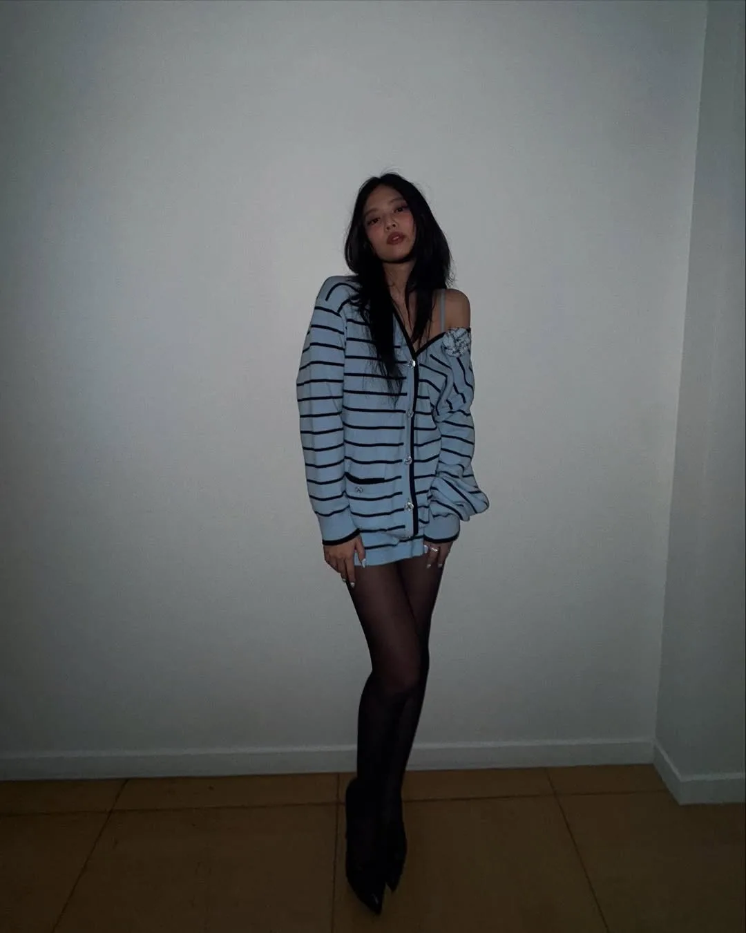 jennierubyjane diện quần tất đen