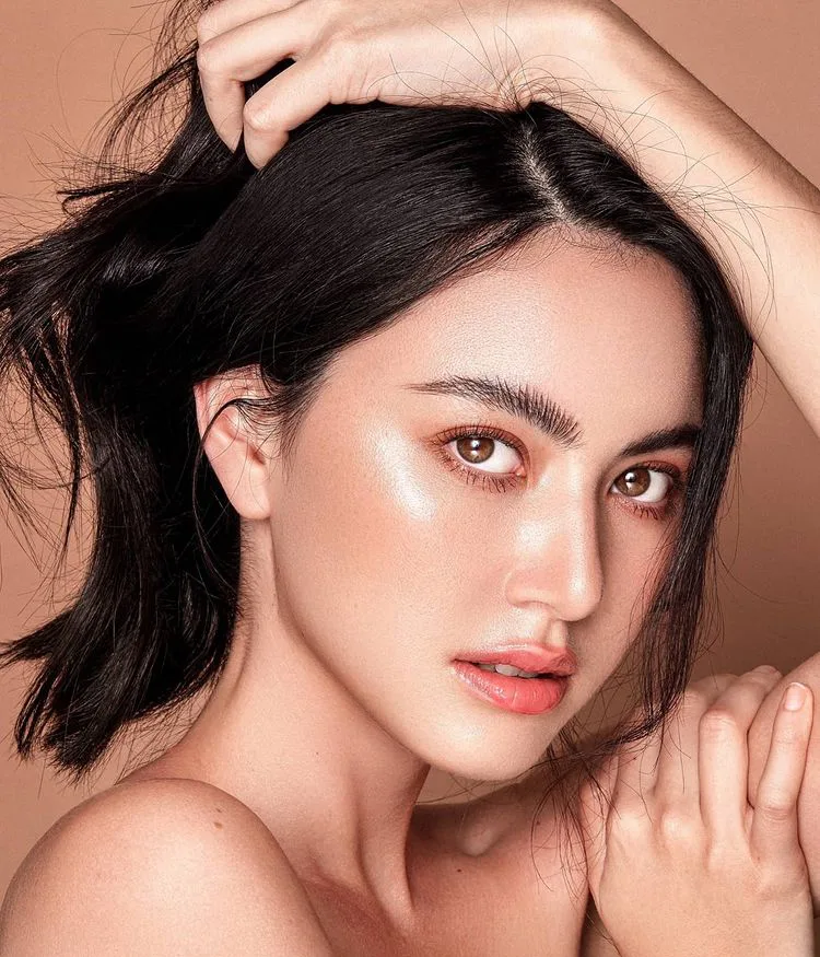 Trang điểm phong cách Thái Lan khi đi tiệc Trang điểm phong cách Thái Lan khi đi tiệc