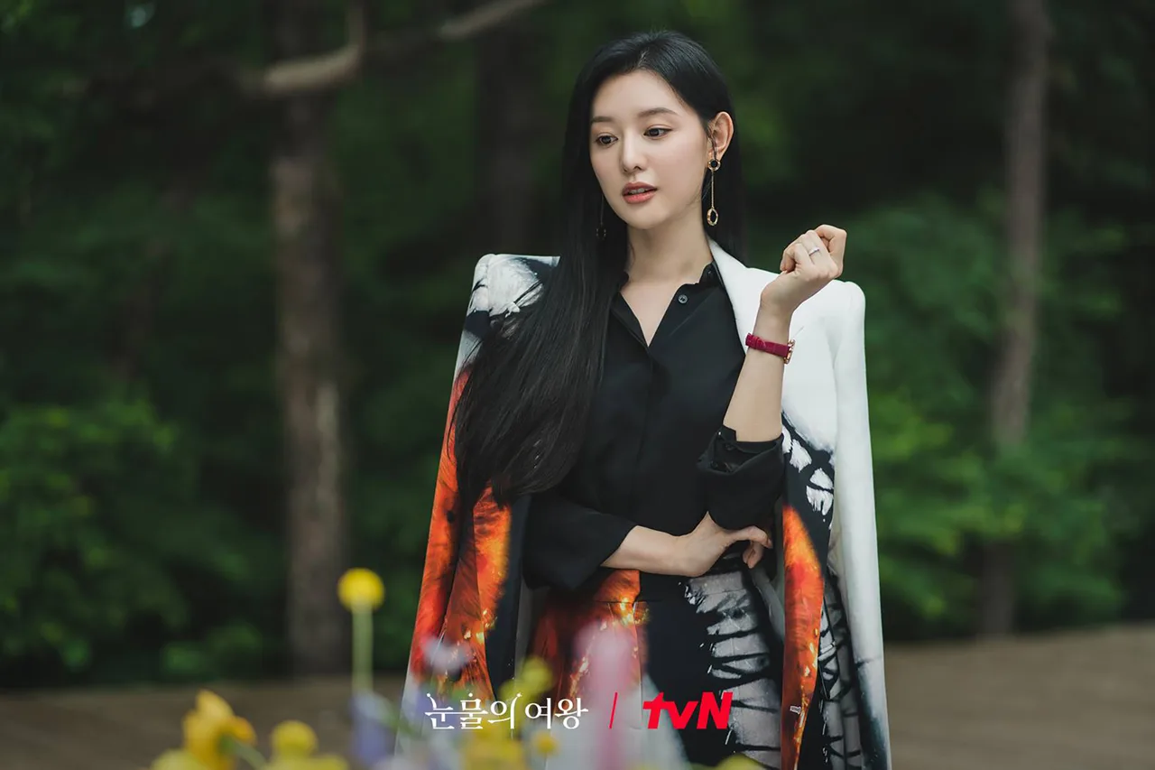kim ji won trong queen of tears nữ chính phim hàn quyền lực