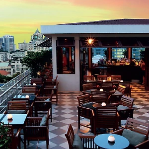 Gợi ý 4 địa điểm nhâm nhi cocktail mùa lễ hội