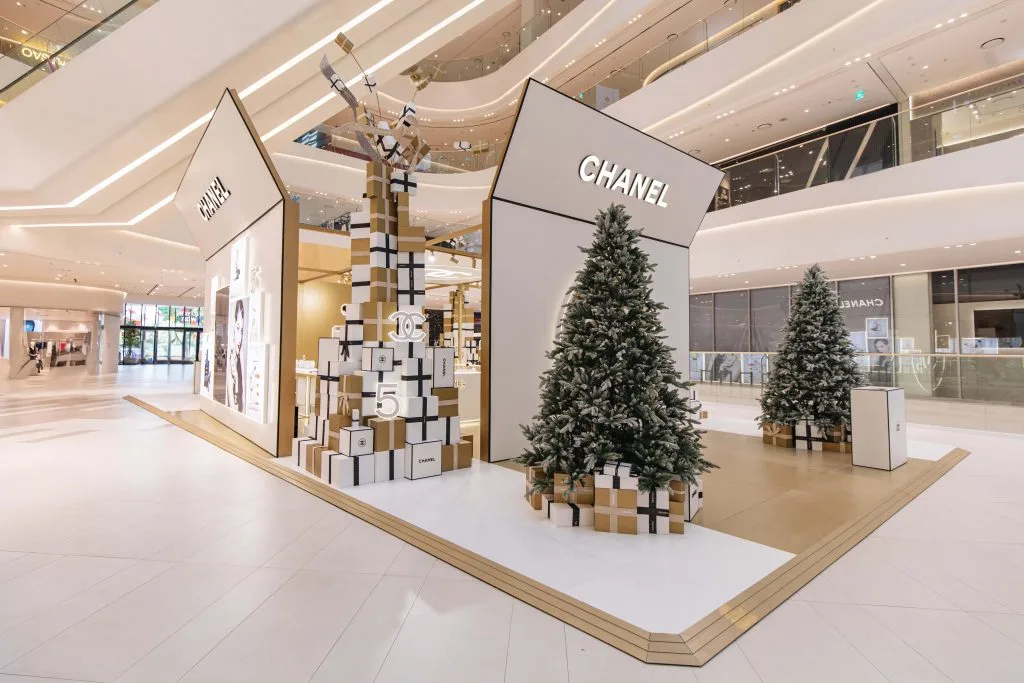 Cây thông noel Chanel. Cây thông noel Chanel.