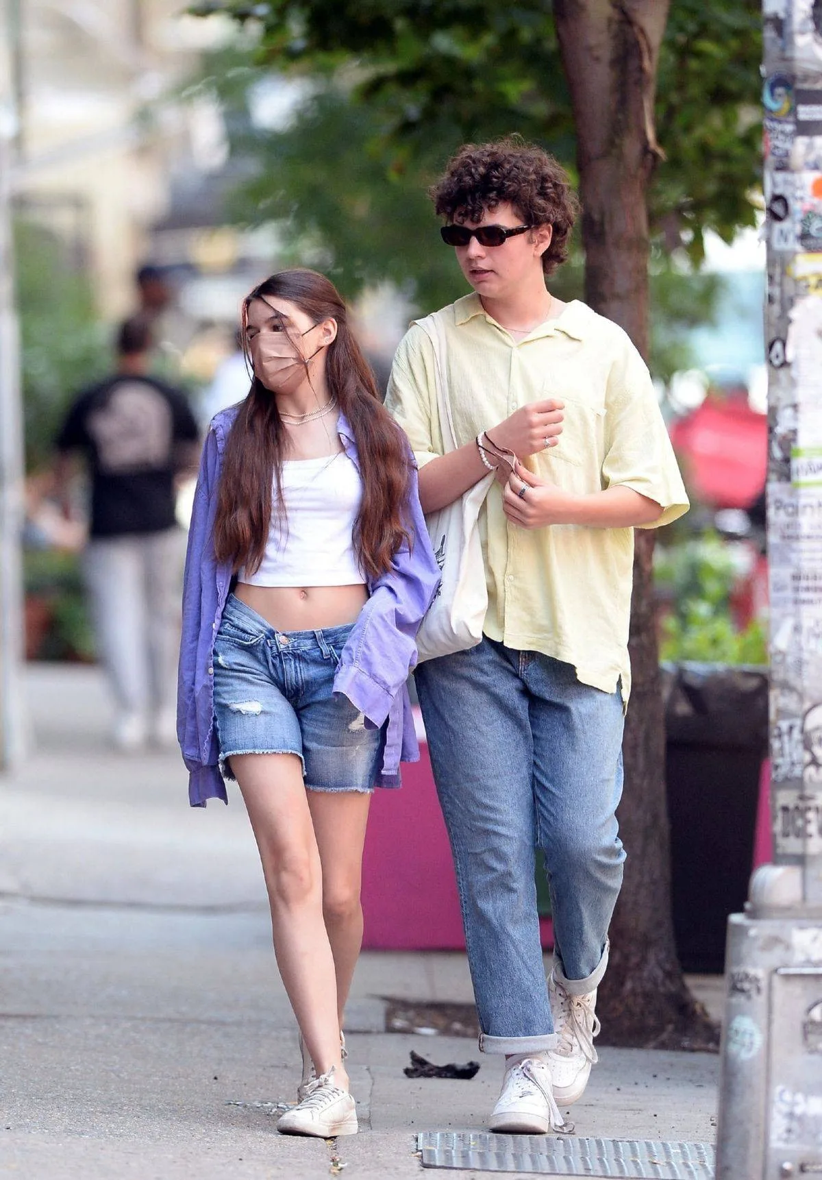 suri cruise diện quần short