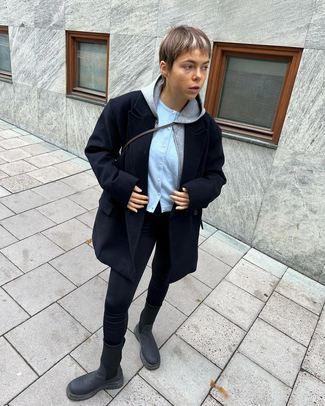 emmafridsell diện áo cardigan