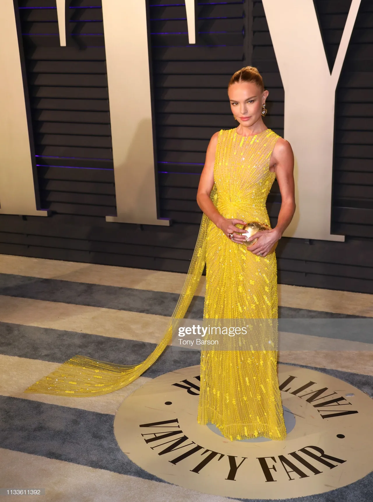 Kate Bosworth mặc đầm vàng ánh kim của NTK Công Trí